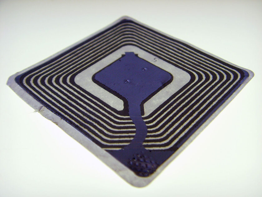 Lecteur RFID : qu'est-ce que c'est, à quoi ça sert, comment ça marche ...