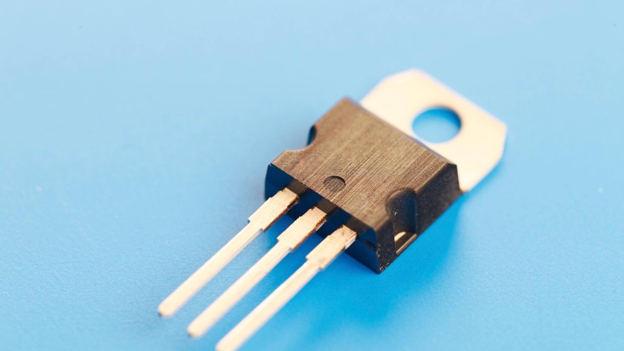 Aexit 10 Transistor NPN MJE13003 TO-126 – 1.2A, 400V, Per Elettronica E Circuiti PCB
