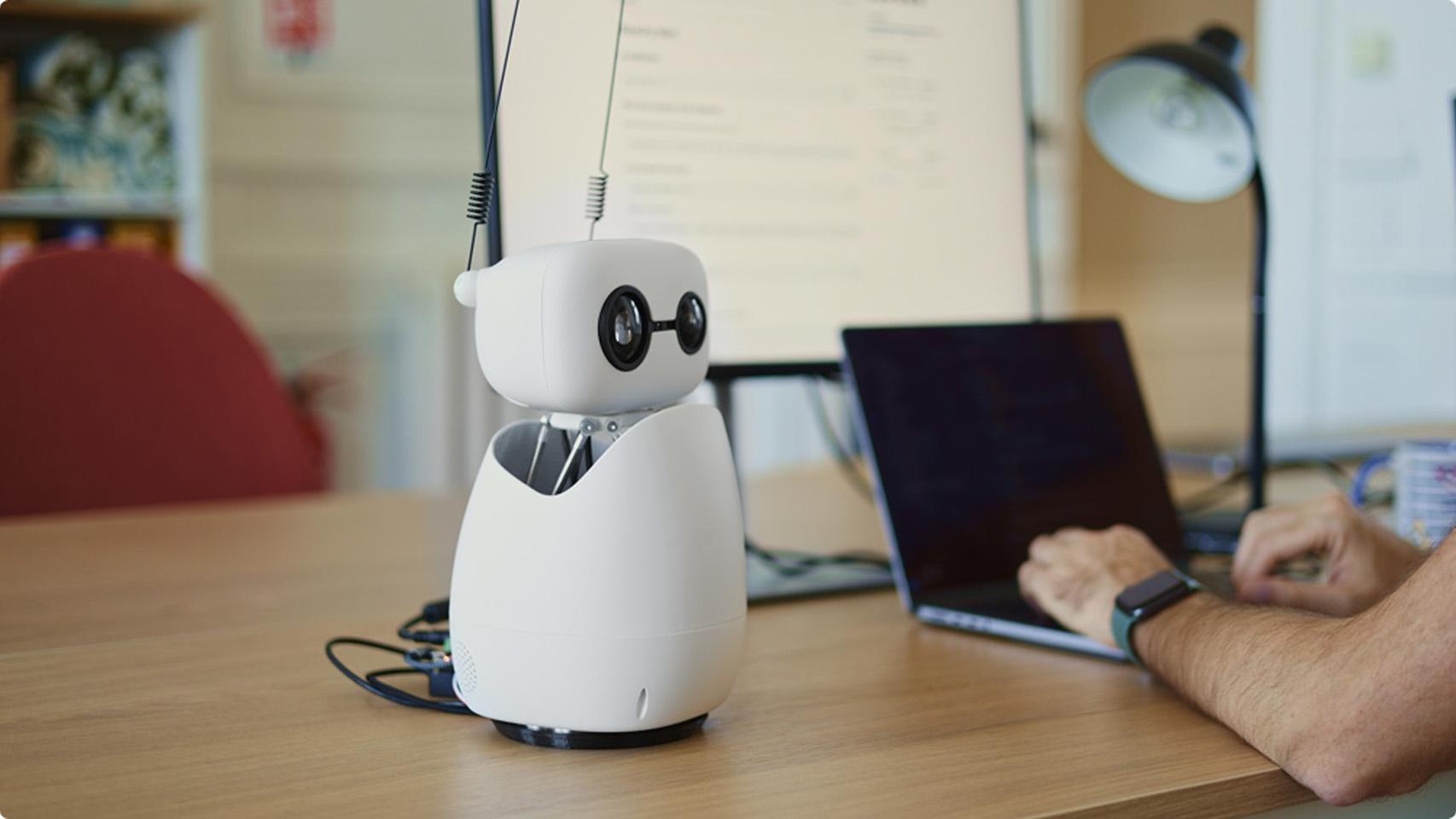 Características robot Hugging Face Reachy Mini
