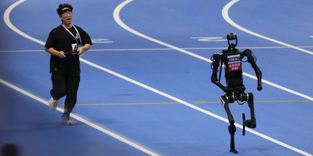 Pruebas deportivas de robots humanoides