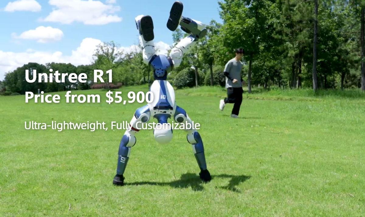 Unitree R1 robot humanoide de perfil