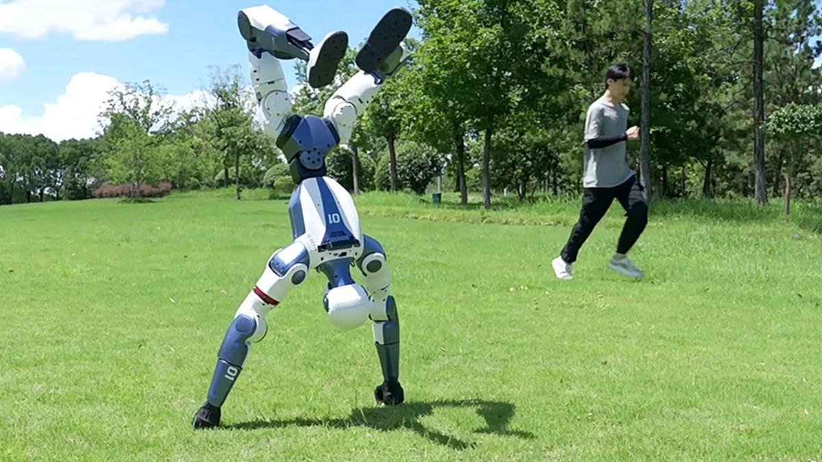 Unitree R1 robot humanoide inteligencia artificial