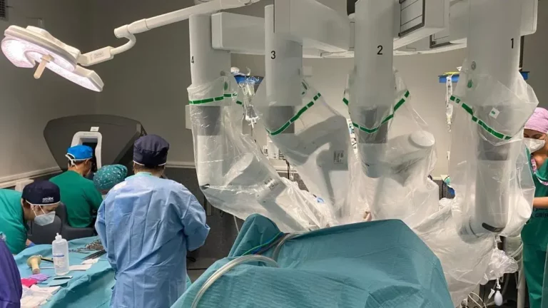 Ferrol, referencia en cirugía robótica superando las 1.500 intervenciones