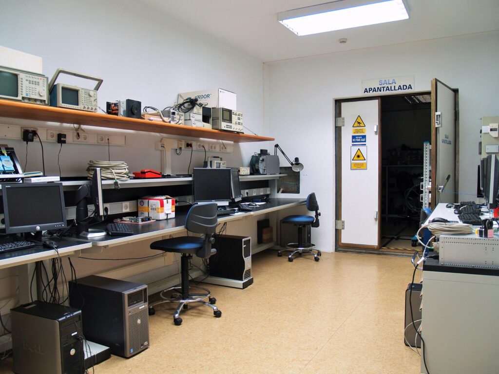 pruebas de compatibilidad electromagnética en banco