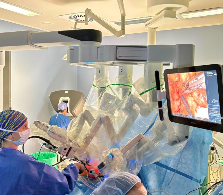 El Hospital Rey Juan Carlos, primer centro público en incorporar la tecnología robótica Da Vinci 5