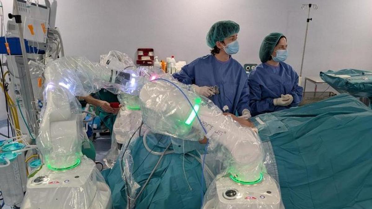 intervencion con robot en hospital de Teruel intervencion con robot en hospital de Teruel