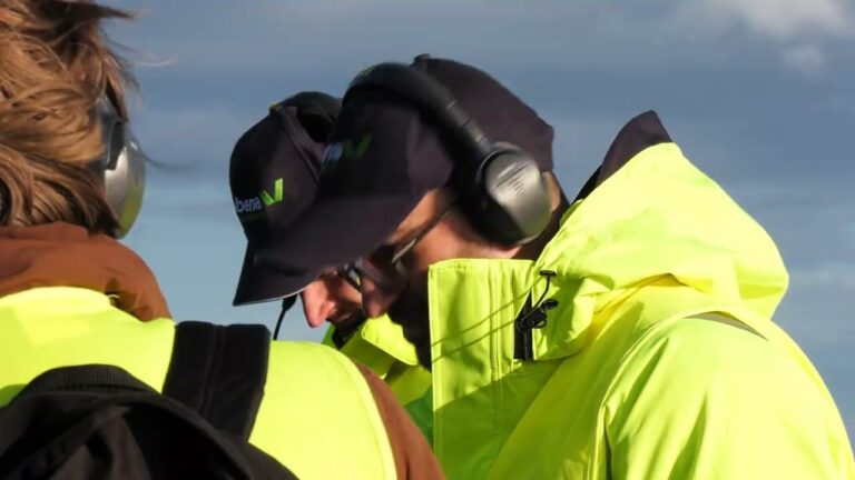 Indra y ENAIRE validan la integración segura de drones y aviones