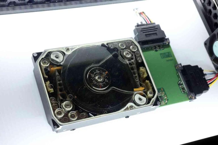 Ama-hard drive e-HAMR angu-100TB ngo-2029