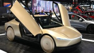 robotaxis de Tesla chocan cuatro veces más que los humanos