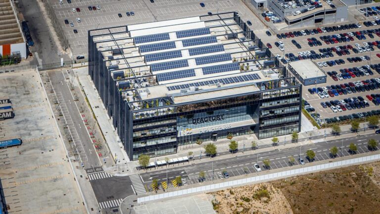 Компания Alca Technologies разместила свои заводы в DFactory в свободной экономической зоне Барселоны.