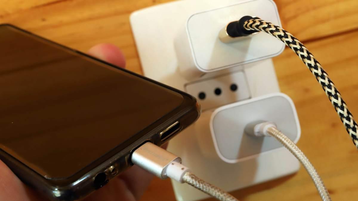 Alerta por cargadores USB DAIRU Alerta por cargadores USB DAIRU