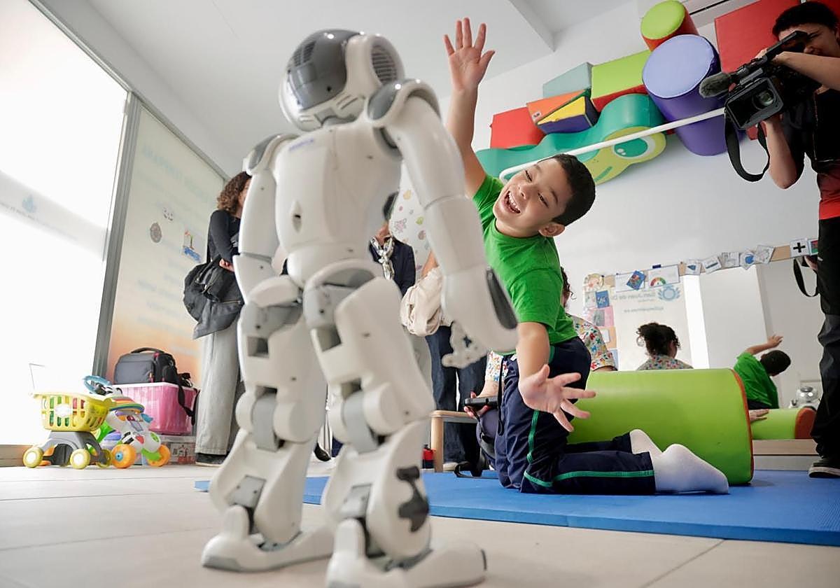 robot Juani en centro de atención temprana robot Juani en centro de atención temprana