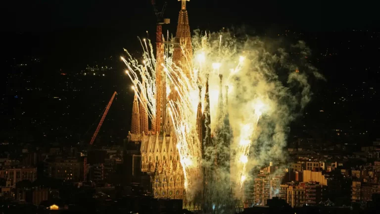 Espectáculo de drones en la Sagrada Familia