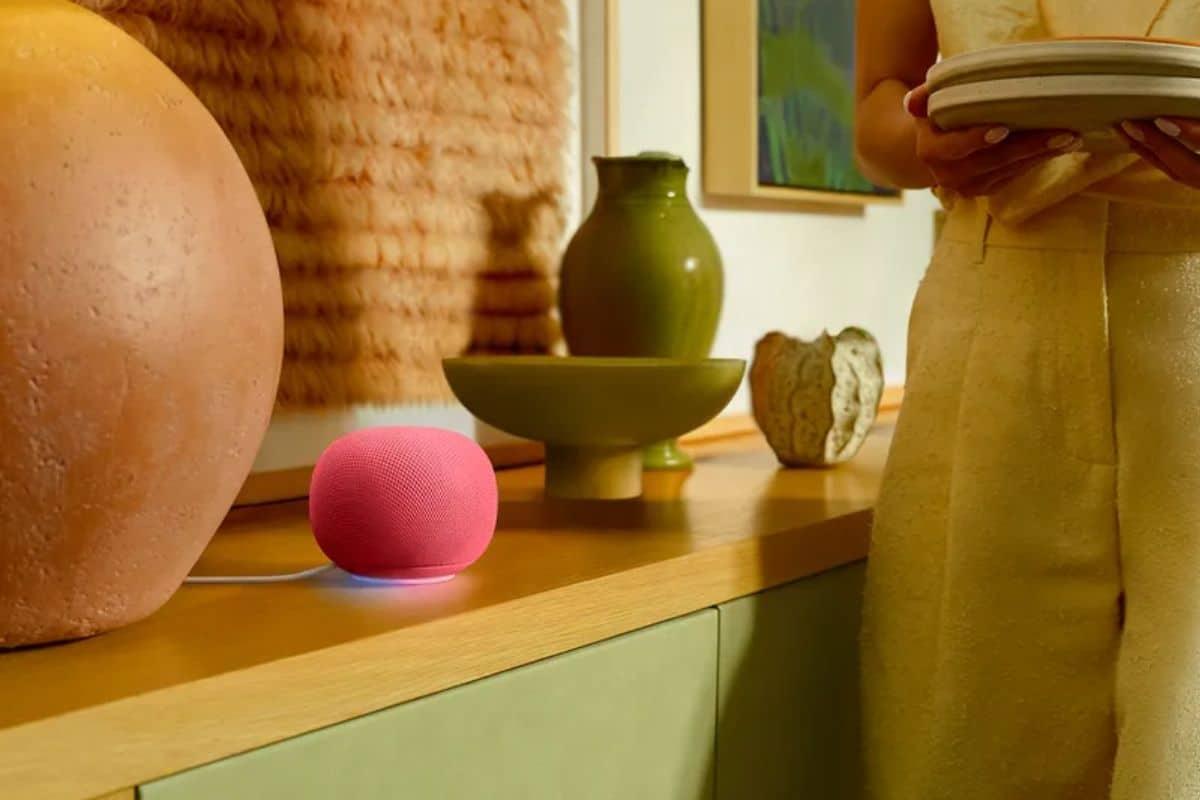 Acabado premium del Google Home Speaker Detalle de la luz LED y el diseño textil