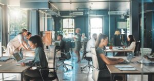 Impacto de la inteligencia artificial en la reorganización del empleo