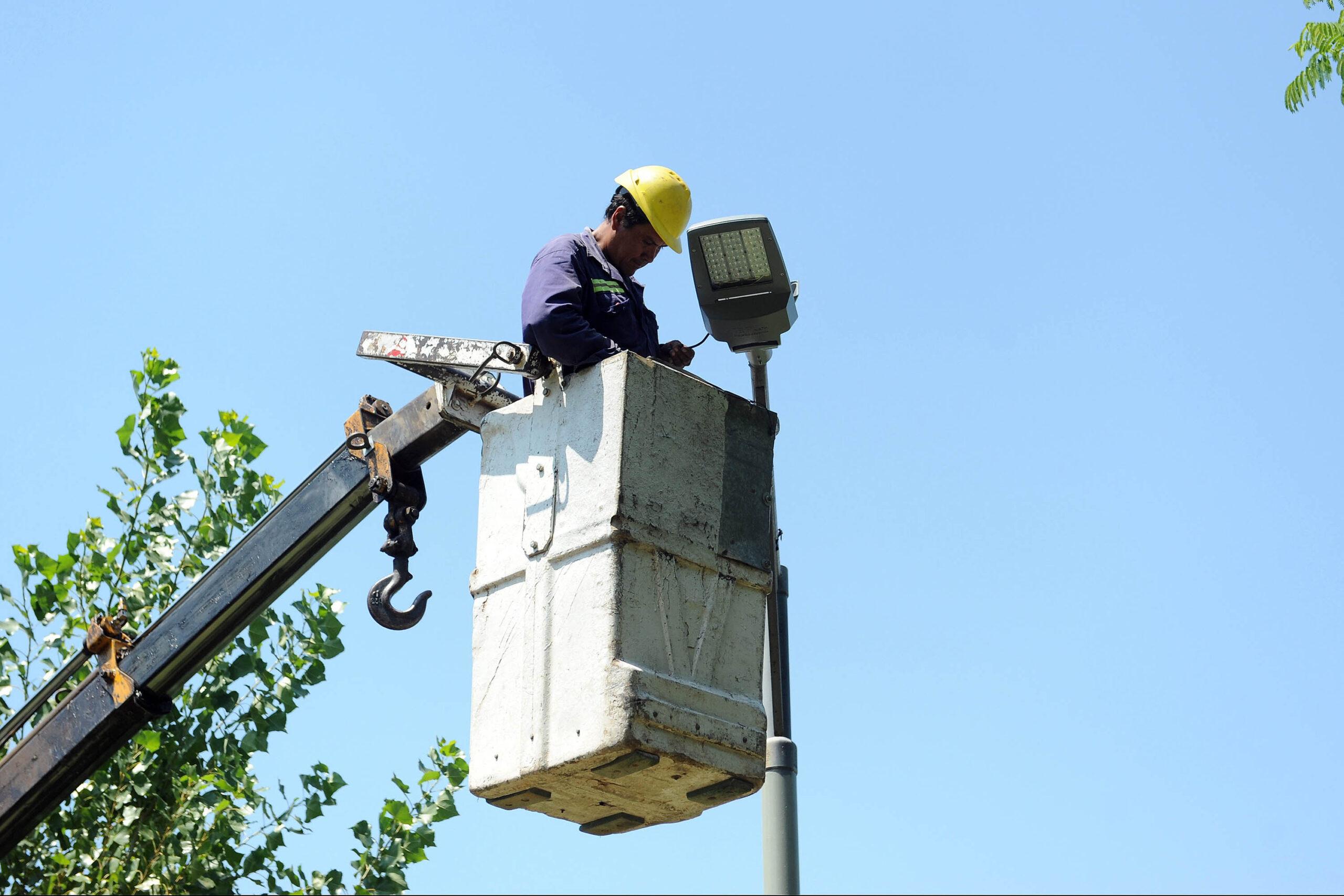 Tecnología LED en alumbrado público Nueva luminaria LED instalada