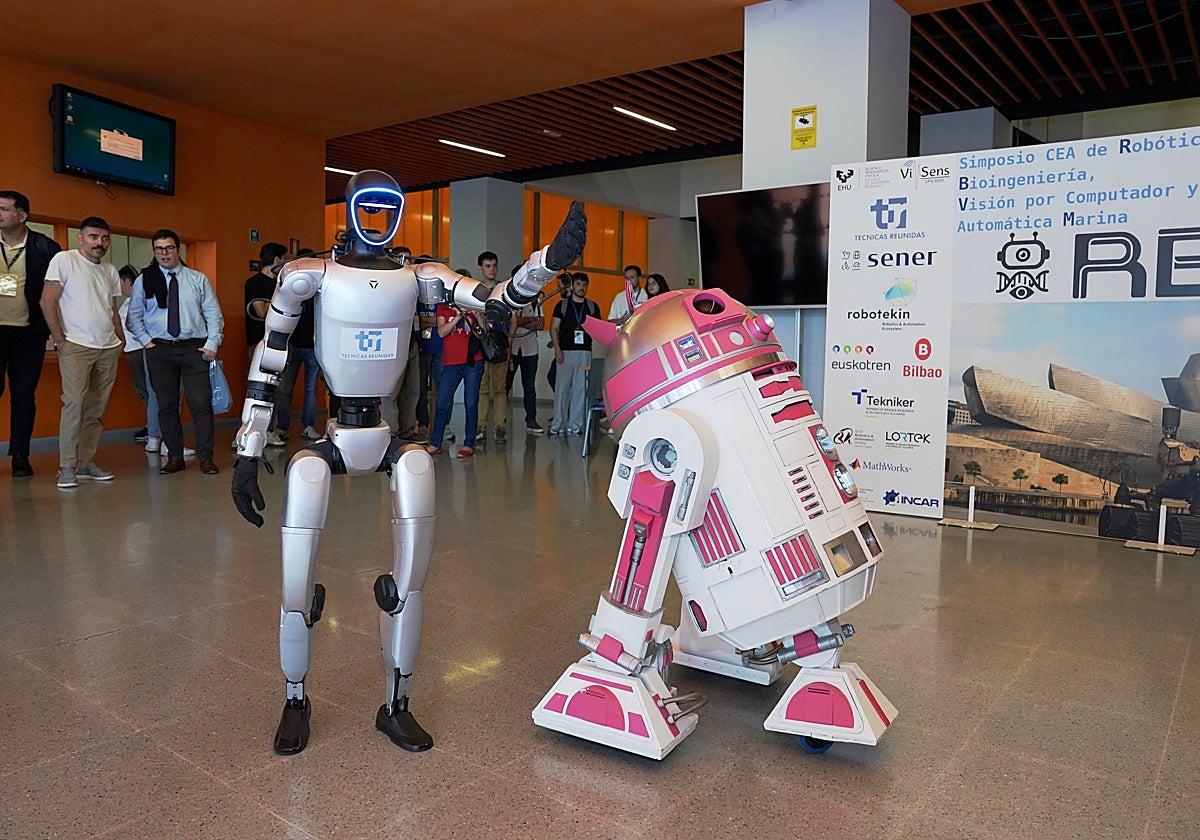 Tecnología y solidaridad en el Hospital de Basurto Robot R2-KT interactuando en el entorno hospitalario
