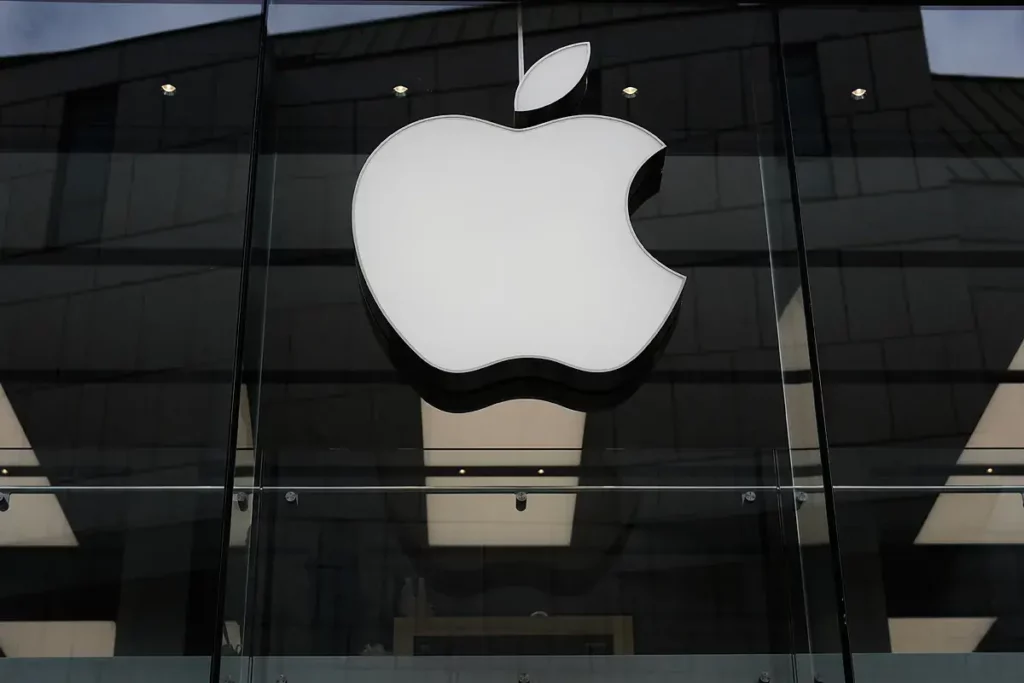 Apple demanda a OpenAI por robo de secretos de hardware