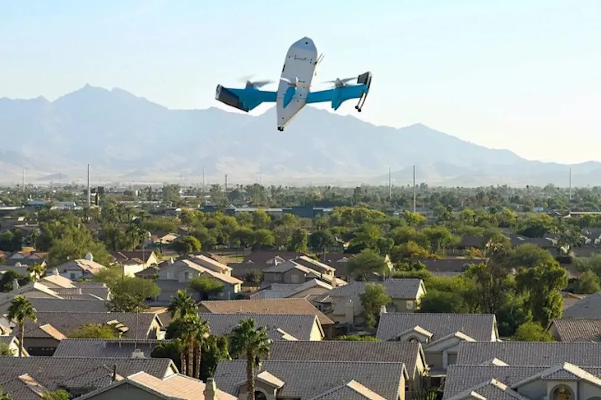 Dron de Amazon en vuelo Dron de Amazon en vuelo