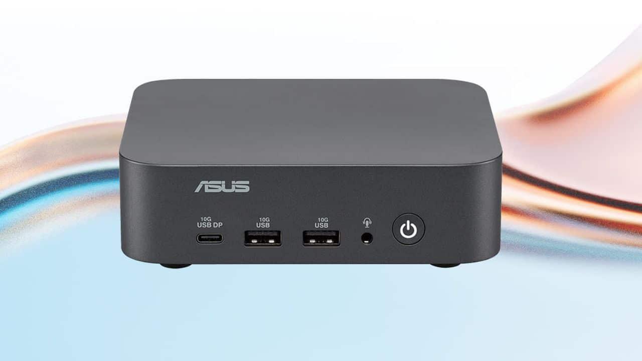 Mini PC moderno Mini PC compacto sobre un escritorio