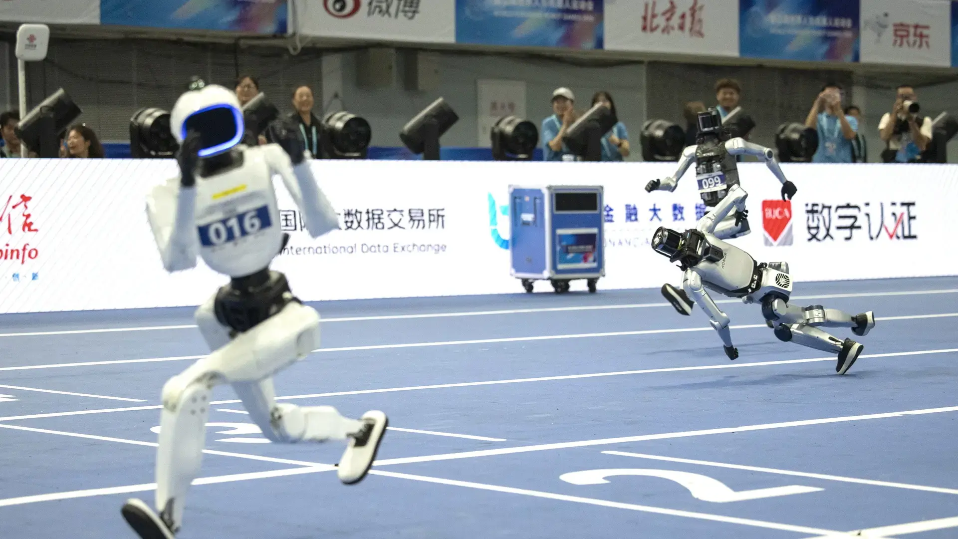 Robot humanoide compitiendo en los Juegos Mundiales