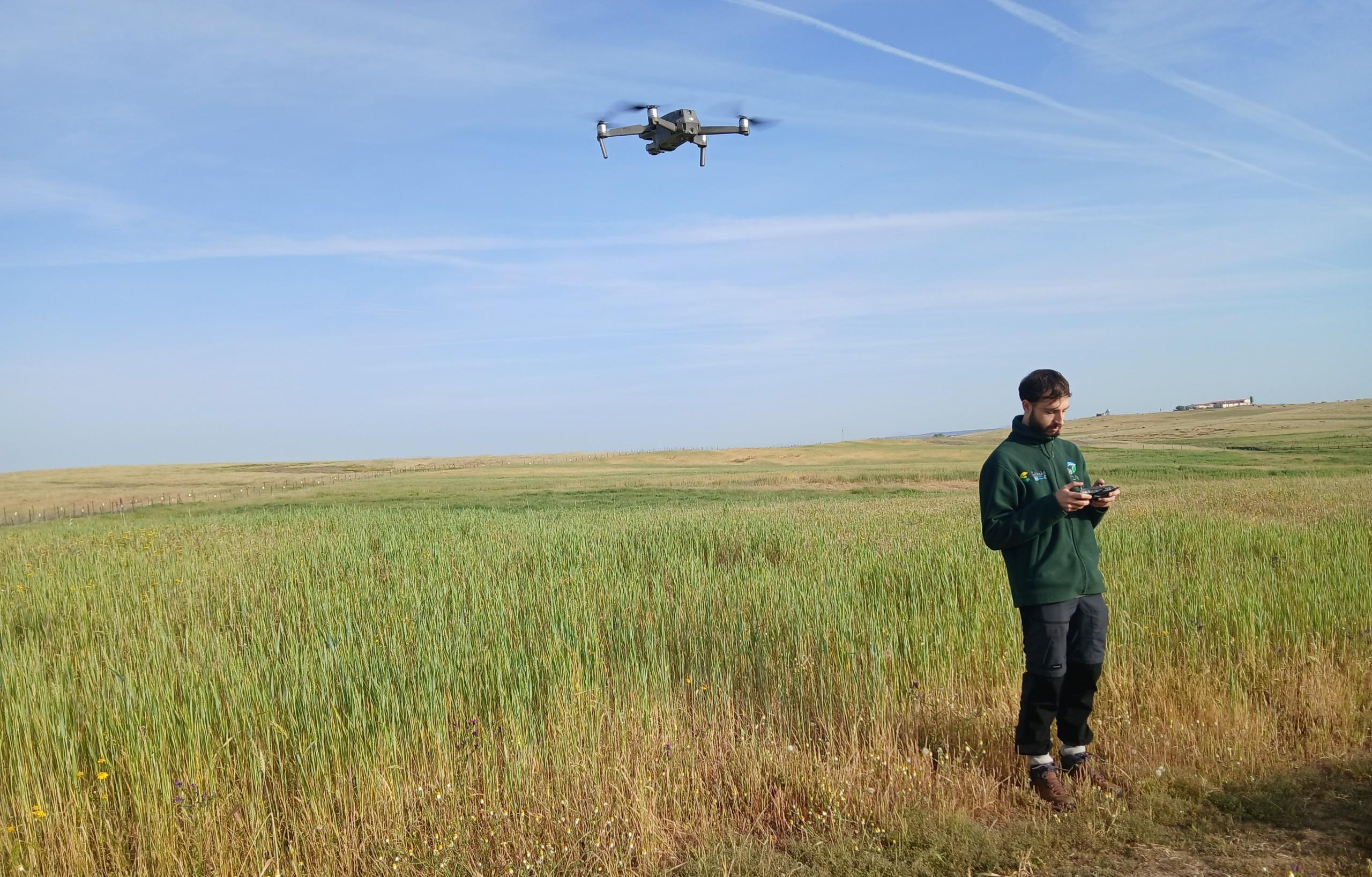 Drones militares Dron militar en vuelo
