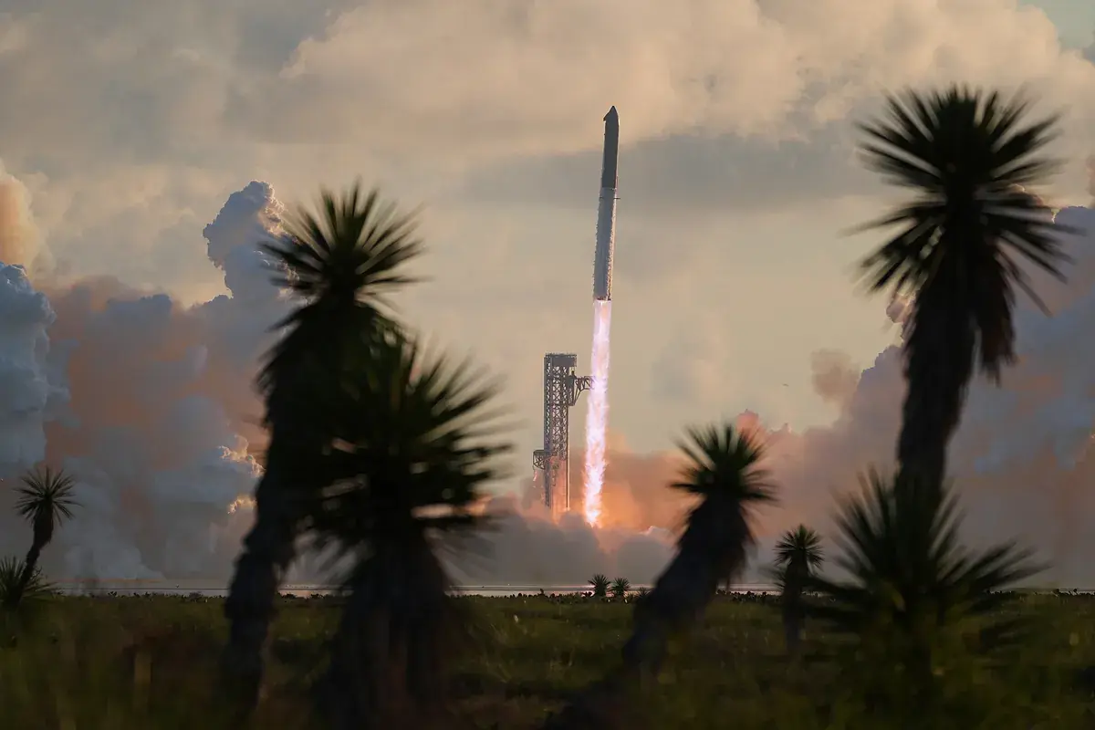 Starship de SpaceX durante una misión de prueba Starship de SpaceX durante una misión de prueba