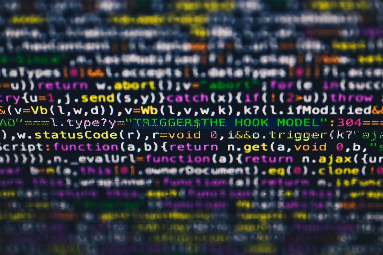 Primer plano detallado de líneas de código de programación multicolor en una pantalla, simbolizando la modernidad y la complejidad técnica del desarrollo de software. Primer plano detallado de líneas de código de programación multicolor en una pantalla, simbolizando la modernidad y la complejidad técnica del desarrollo de software.