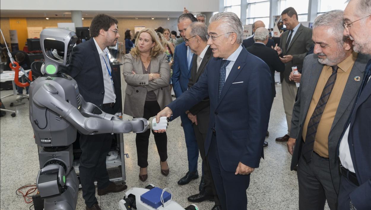 Robot humanoide de gran tamaño Robot humanoide de gran tamaño