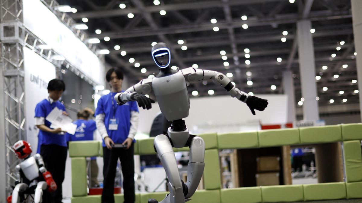 Robótica humanoide y automatización Robots humanoides en un entorno industrial