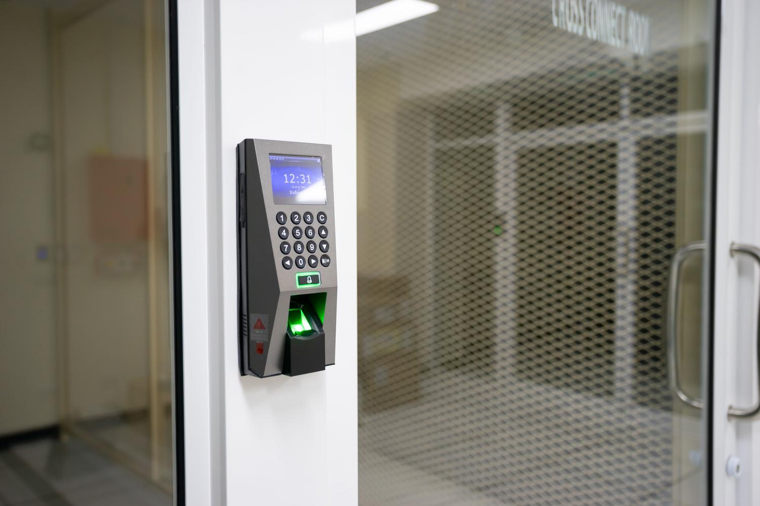 Sistema de control de acceso moderno basado en tecnología de escaneo biométrico de huellas dactilares. Sistema de control de acceso moderno basado en tecnología de escaneo biométrico de huellas dactilares.